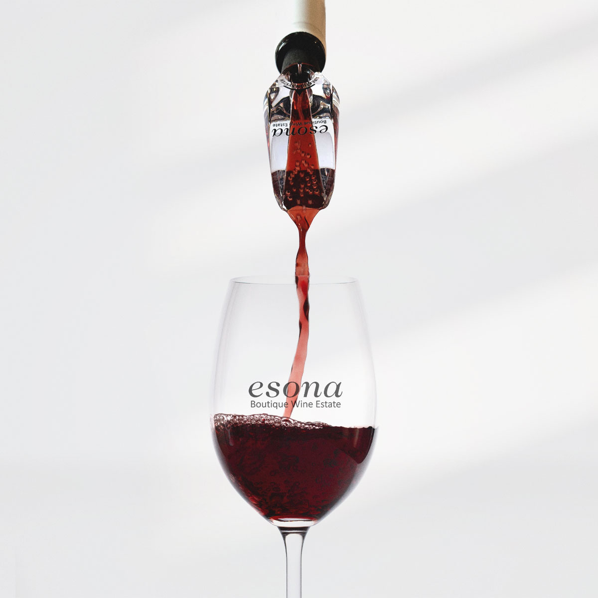 Esona Wine Aerator Product Image Usage
